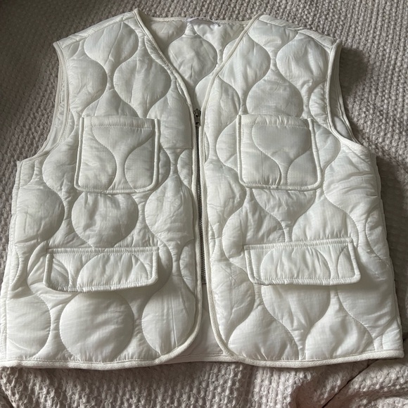 TALULAH White Quilted Vest - Picture 1 of 2